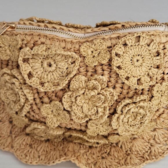 BTB‎ Los Angeles Santorini Raffia Floral Clutch NWT - Picture 4 of 9